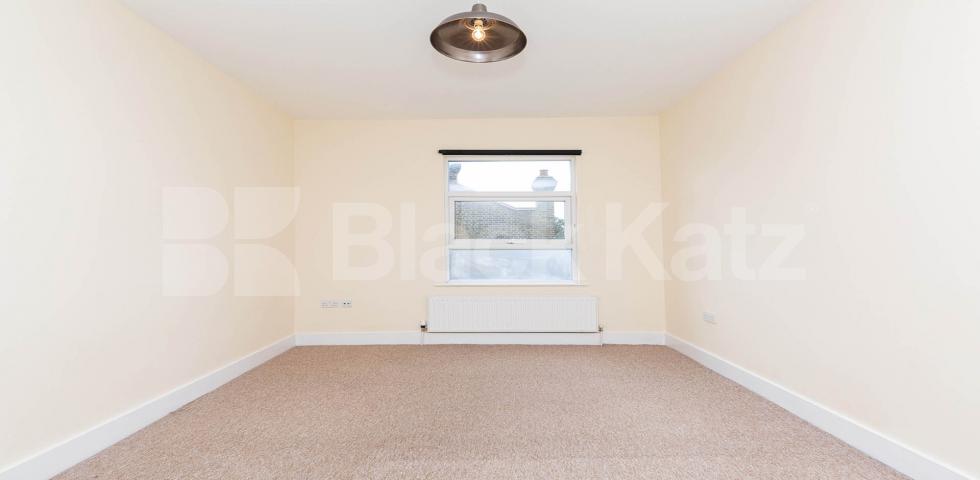 			1 Bedroom, 1 bath, 1 reception Apartment			 Mount Pleasant Lane, CLAPTON E5